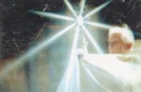 Übernatürliche Strahlen: Papst Benedikt XVI. erteilt 2012 den eucharistischen Segen